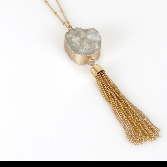 Gold druzy pendant necklace with tassels - Picture 4 of 6
